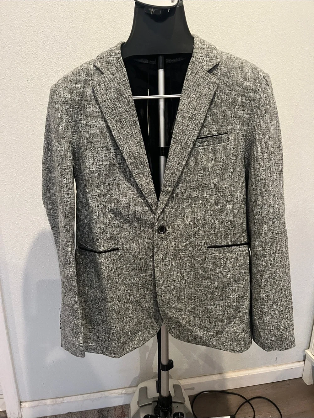 Men's Gray Textured One-Button Blazer